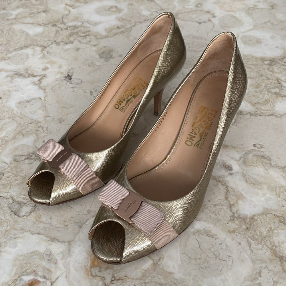 Salvatore Ferragamo Ribes Champagne Patent Leather Open Toe Pumps Heels - Picture 3 of 16